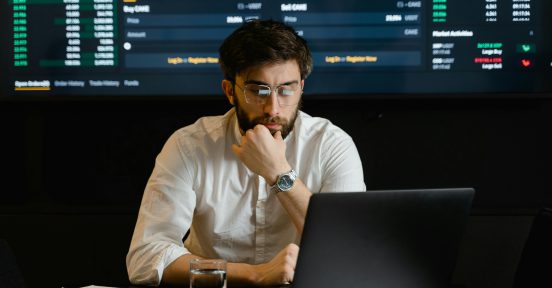 Person in front of a computer working on the end-to-end migration from Tenant to Tenant.